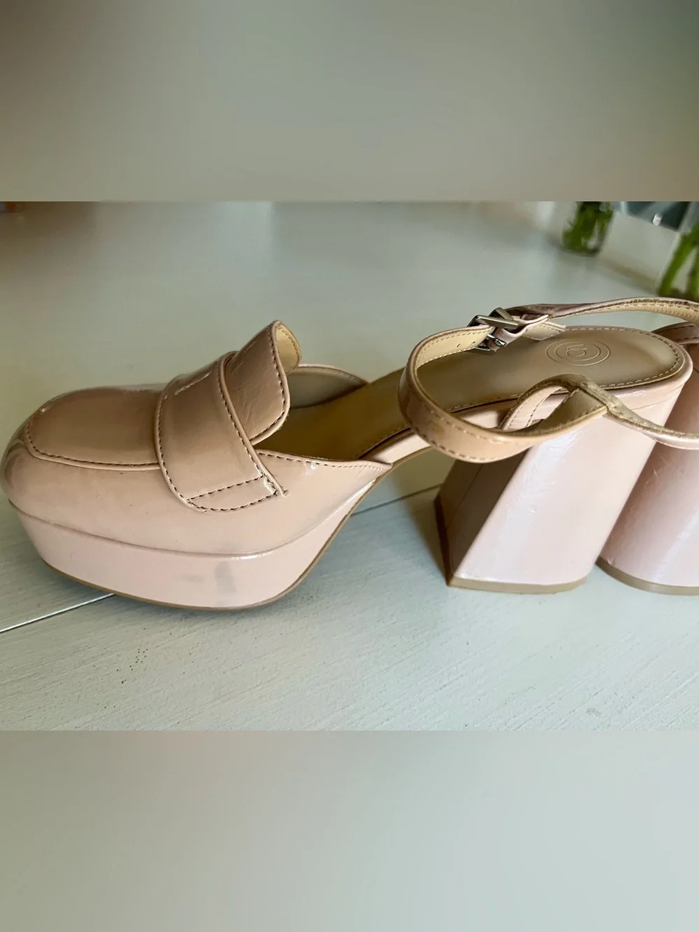 Urban Outfitters Women’s Platform Loafer Sandals - Nude Patent size 7